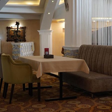Golden Dragon Hotel Bishkek Exterior foto