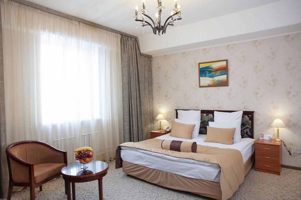 Golden Dragon Hotel Bishkek Exterior foto