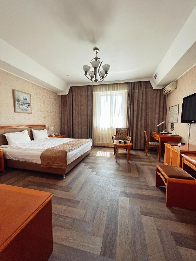 Golden Dragon Hotel Bishkek Exterior foto