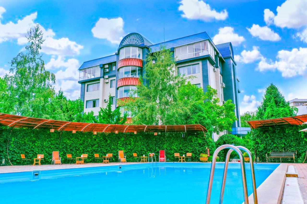 Golden Dragon Hotel Bishkek Exterior foto