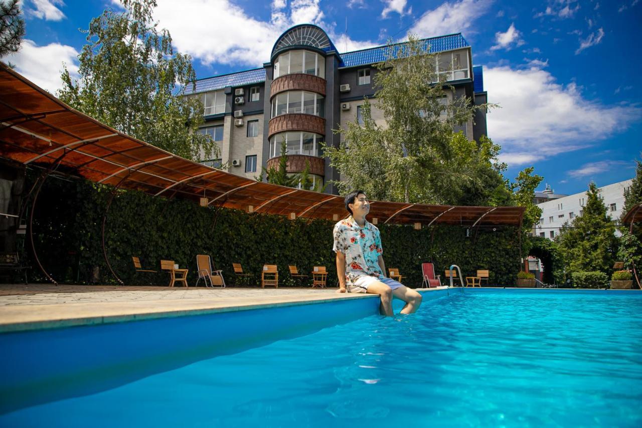 Golden Dragon Hotel Bishkek Exterior foto
