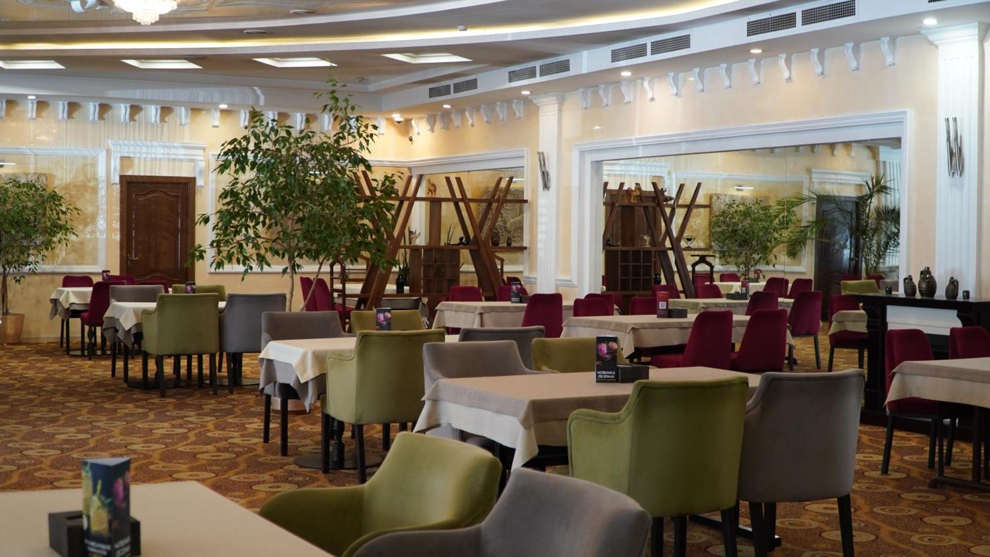 Golden Dragon Hotel Bishkek Exterior foto