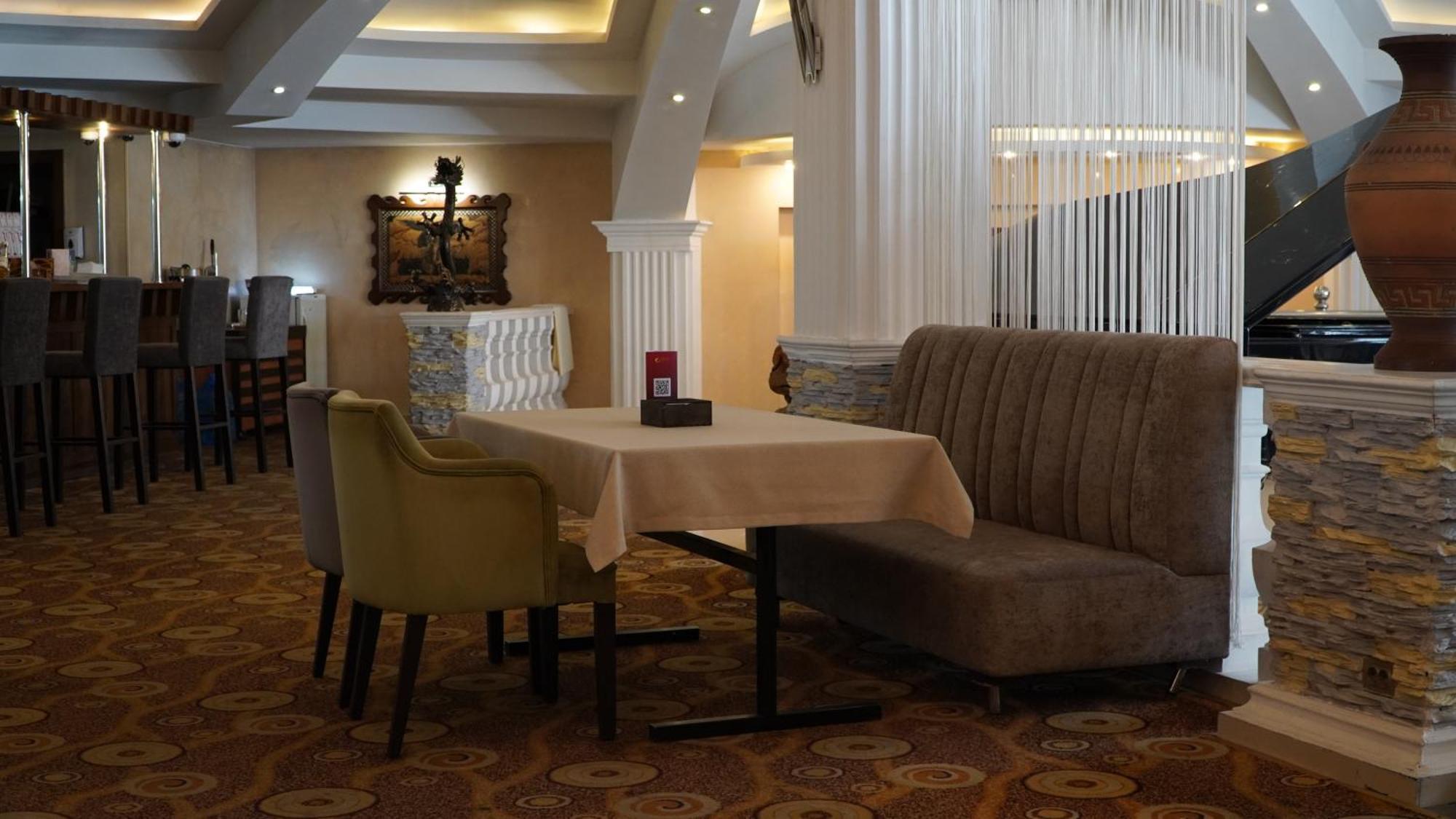 Golden Dragon Hotel Bishkek Exterior foto