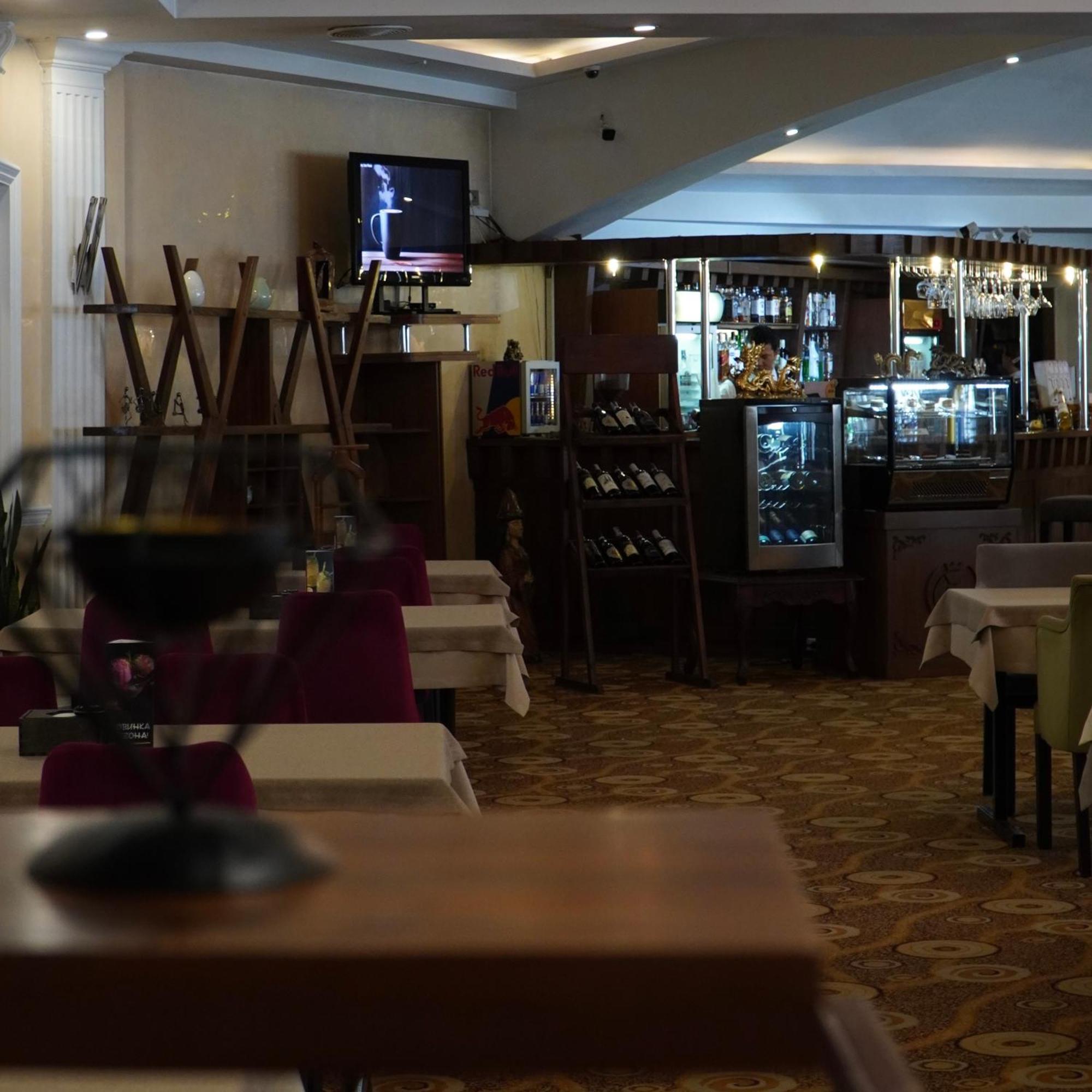 Golden Dragon Hotel Bishkek Exterior foto