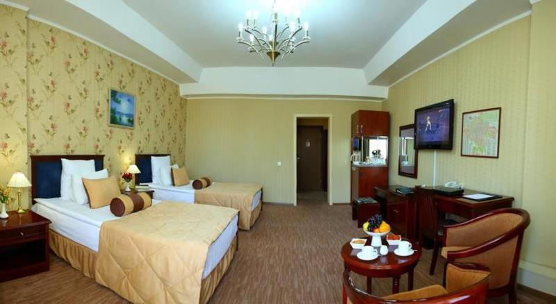 Golden Dragon Hotel Bishkek Quarto foto