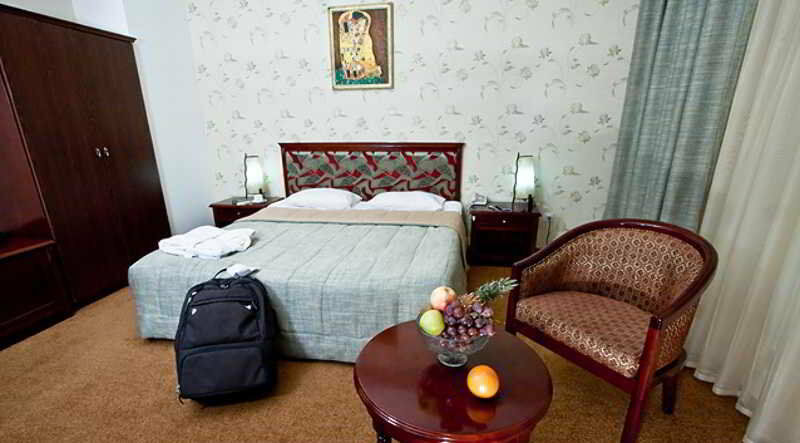 Golden Dragon Hotel Bishkek Exterior foto